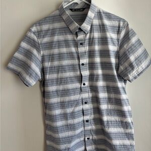 MEN’S TRAVIS MATHEW MEDIUM BUTTON DOWN SHORT SLEEVE SHIRT